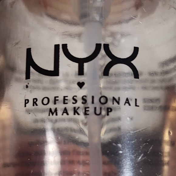 Nyx Bare With Me 8HR Prime Set Refresh Sensitive Skin Multitasking Spray - Picture 3 of 8